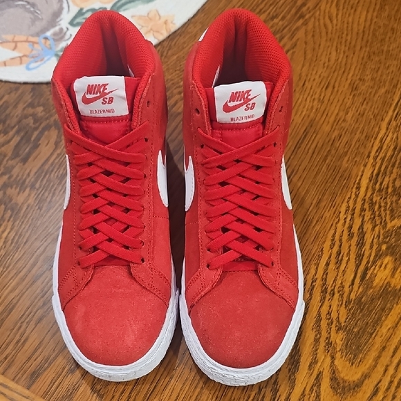 Nike SB Zoom Blaze University Red and White Mid Suede Sneakers - Picture 2 of 7